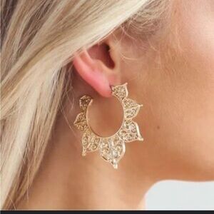 HH Metal Lace Leaf Filigree Hoop Earrings Elegant Gold Filigree Hoop Earrings
